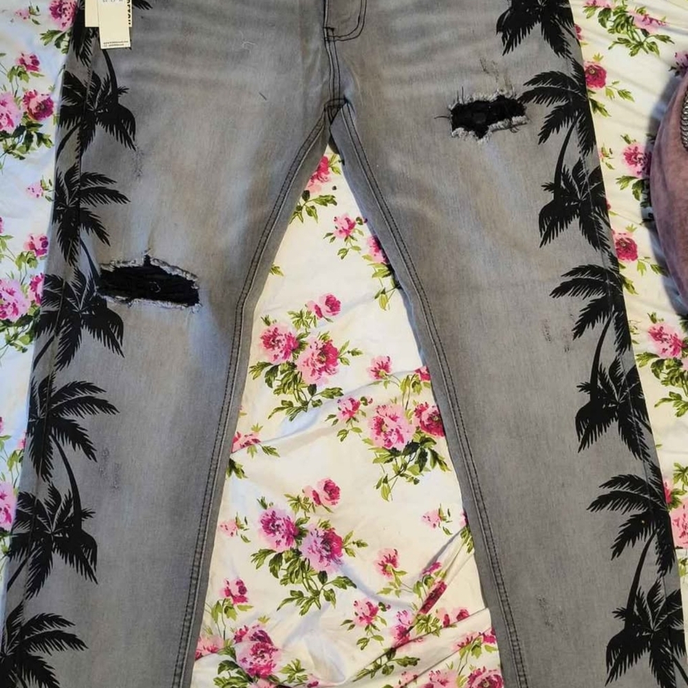 Gray Palm-Print Distressed Women’s Jeans